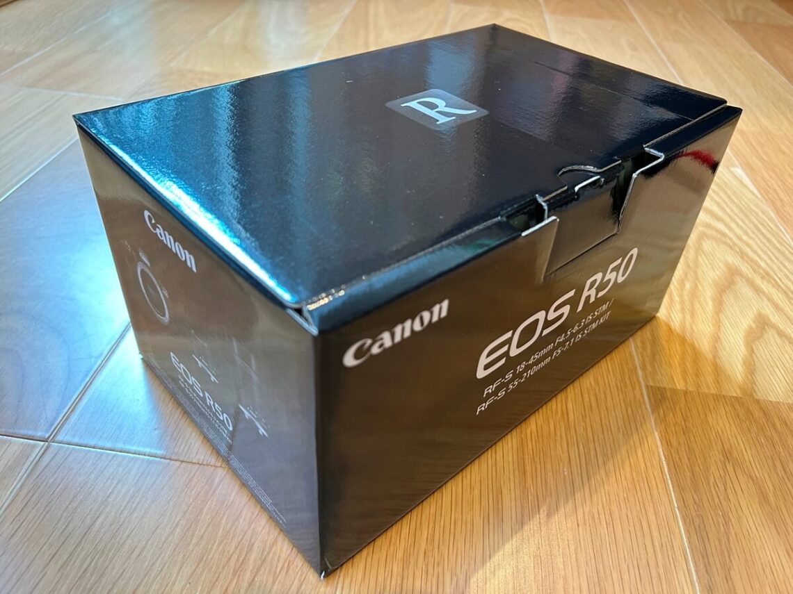 EOS R50外箱の外観1
