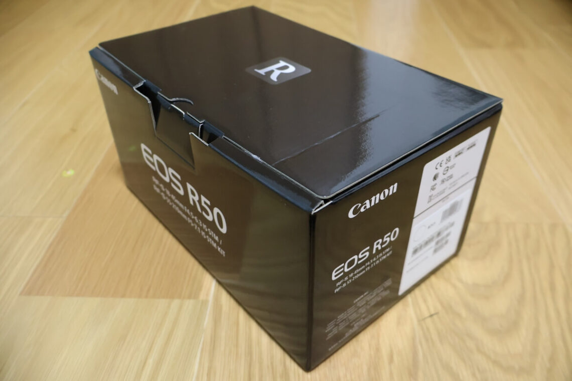EOS R50外箱の外観2