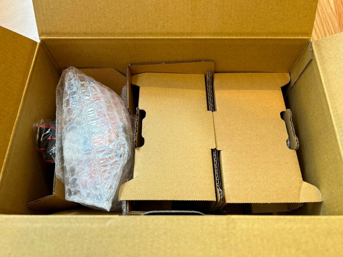 EOS R50箱の中身の様子2