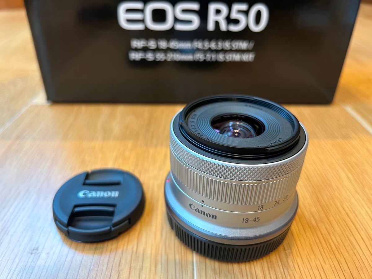 Canon EOS R50の標準レンズ（RF-S18-45mm F4.5-6.3 IS STM）