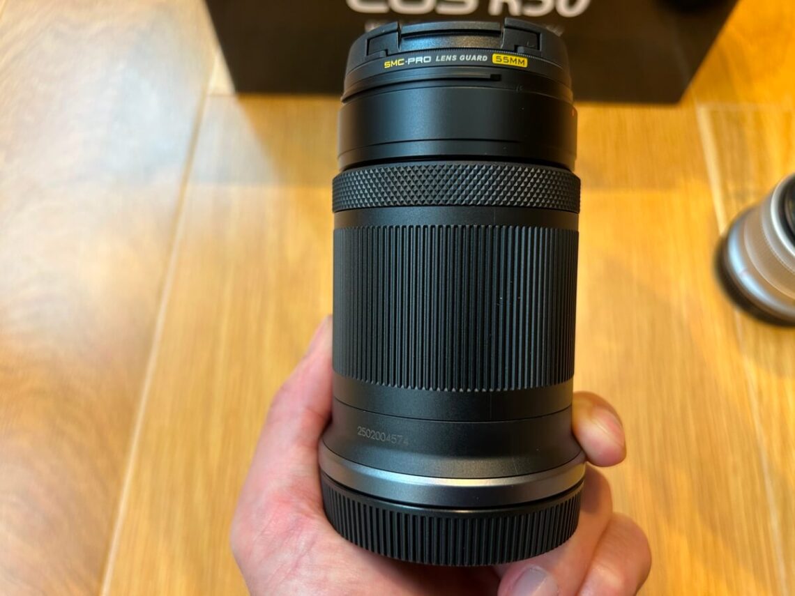 Canon EOS R50のズームレンズ（RF-S55-210mm F5-7.1 IS STM）にレンズガードを装着