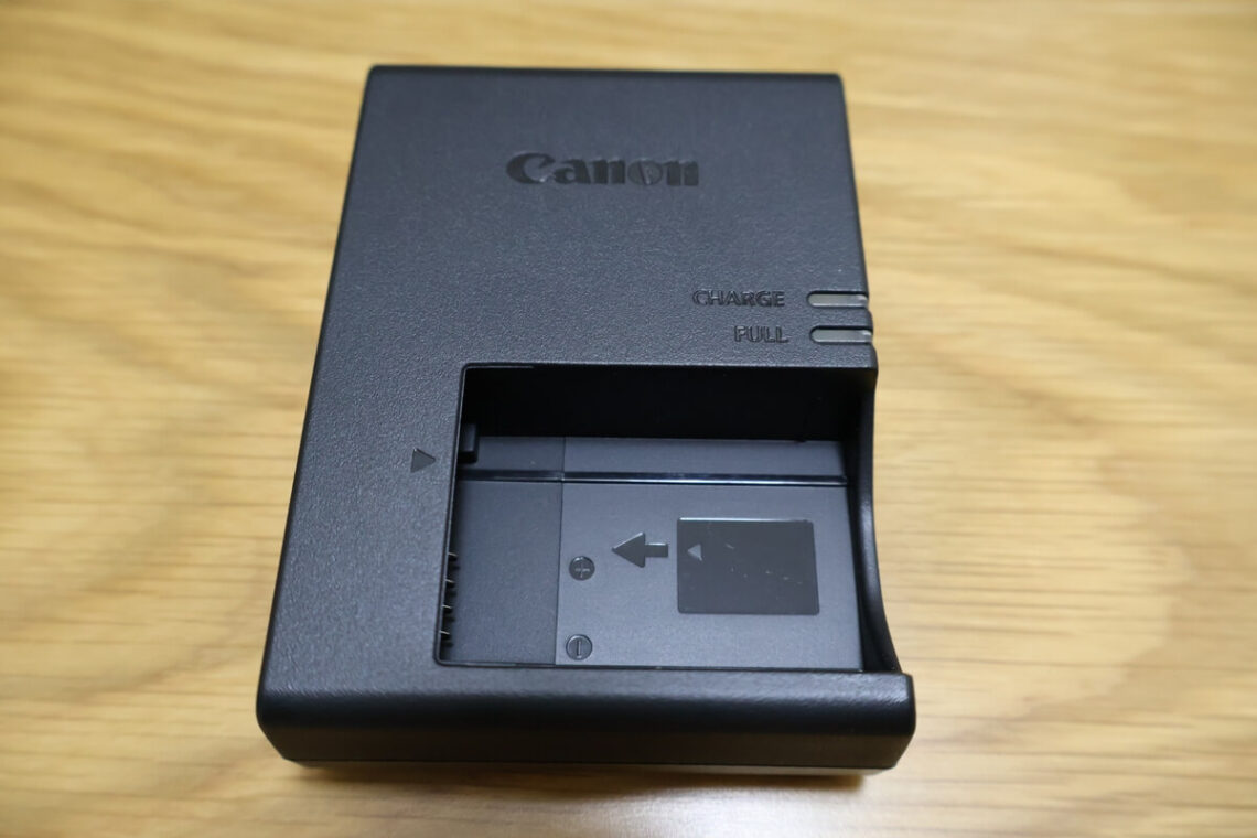 充電器（バッテリーチャージャー） LC-E17全体像