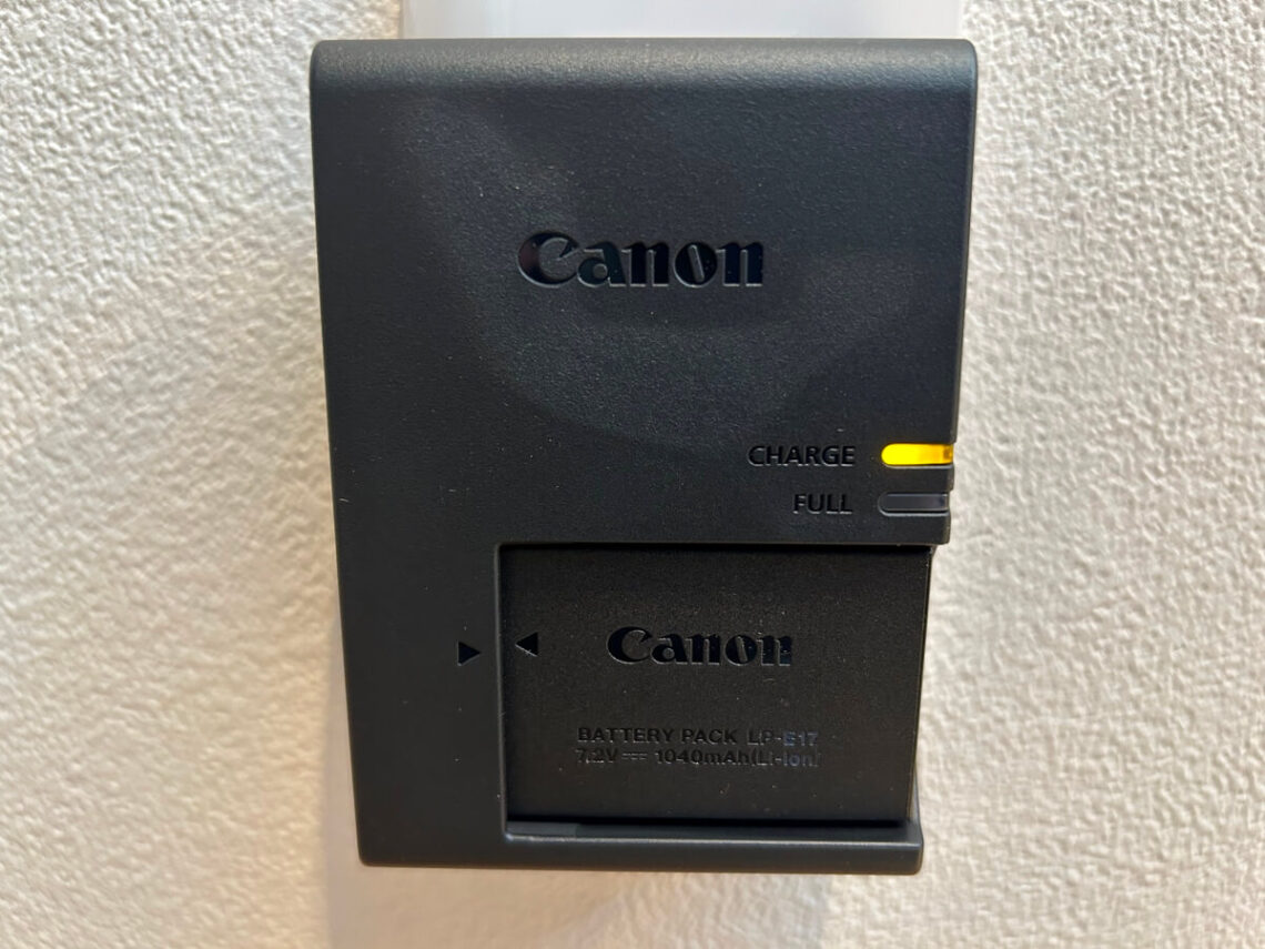 充電器（バッテリーチャージャー） LC-E17充電中はCHARGEがオレンジ色に光る