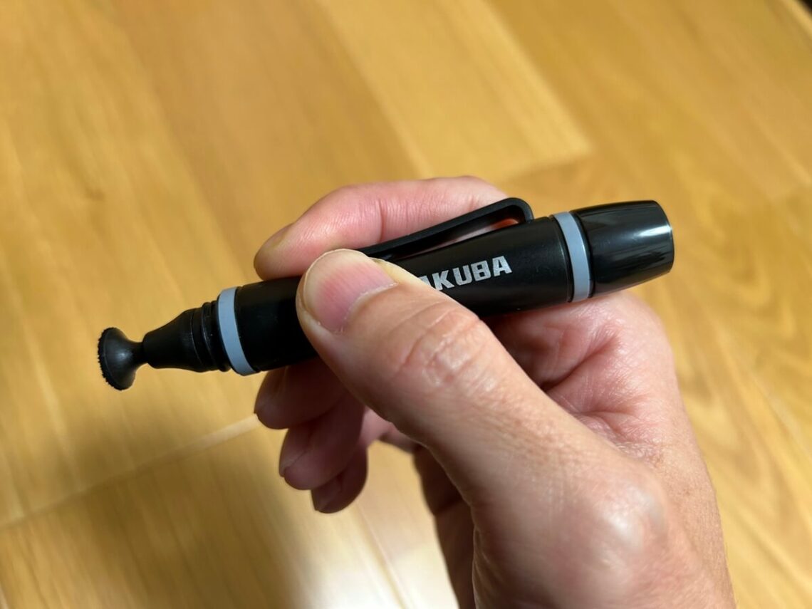 ハクバのレンズペン KMC-LP14Bは持ちやすい形状