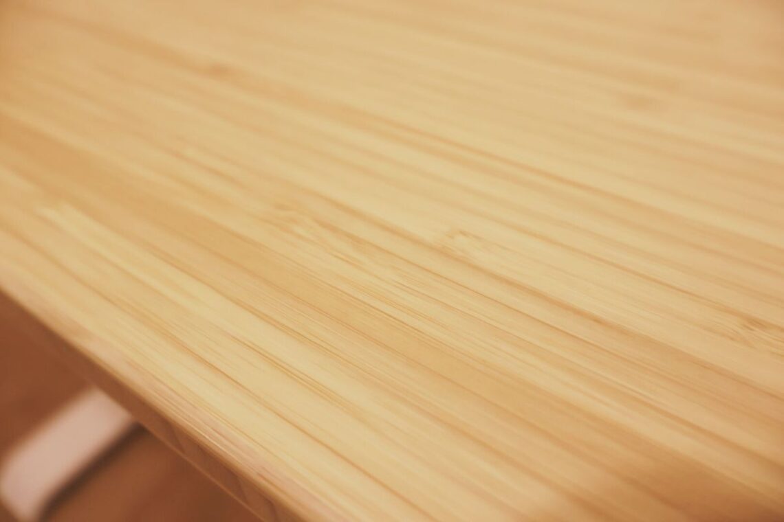 FlexiSpot E8の天然竹天板は見た目が美しく高級感あり