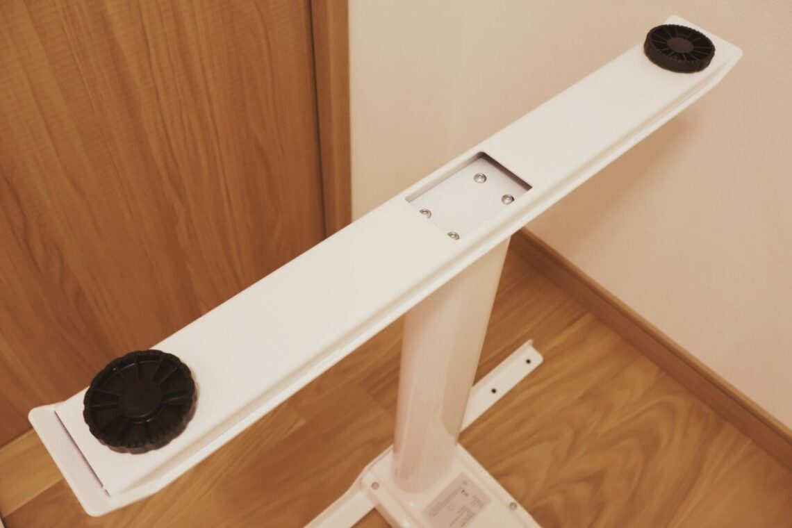 六角レンチを使ってネジCで固定