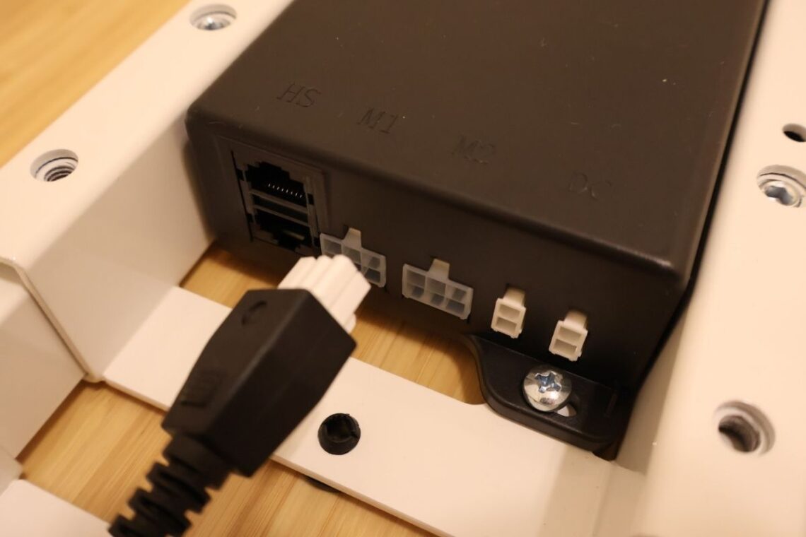 昇降支柱のケーブル