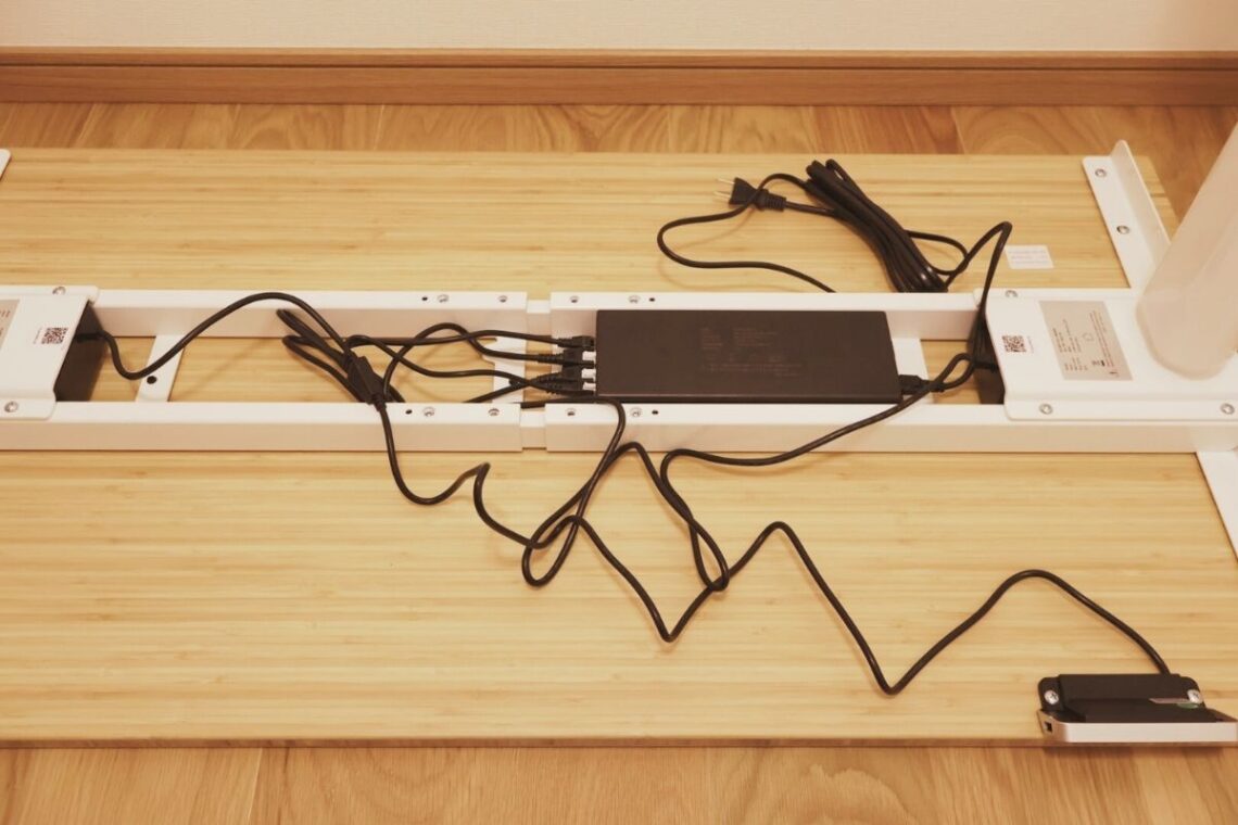 すべてのケーブルを差しこんだあとの全体像