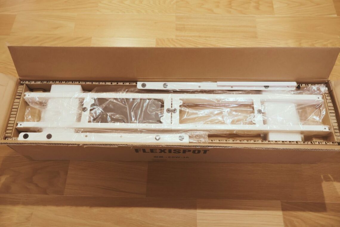 FlexiSpot E8脚フレームの中身はしっかり保護されている