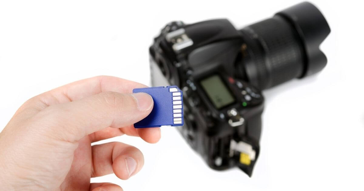 EOS R100に必要なアクセサリー(1) : SDカード