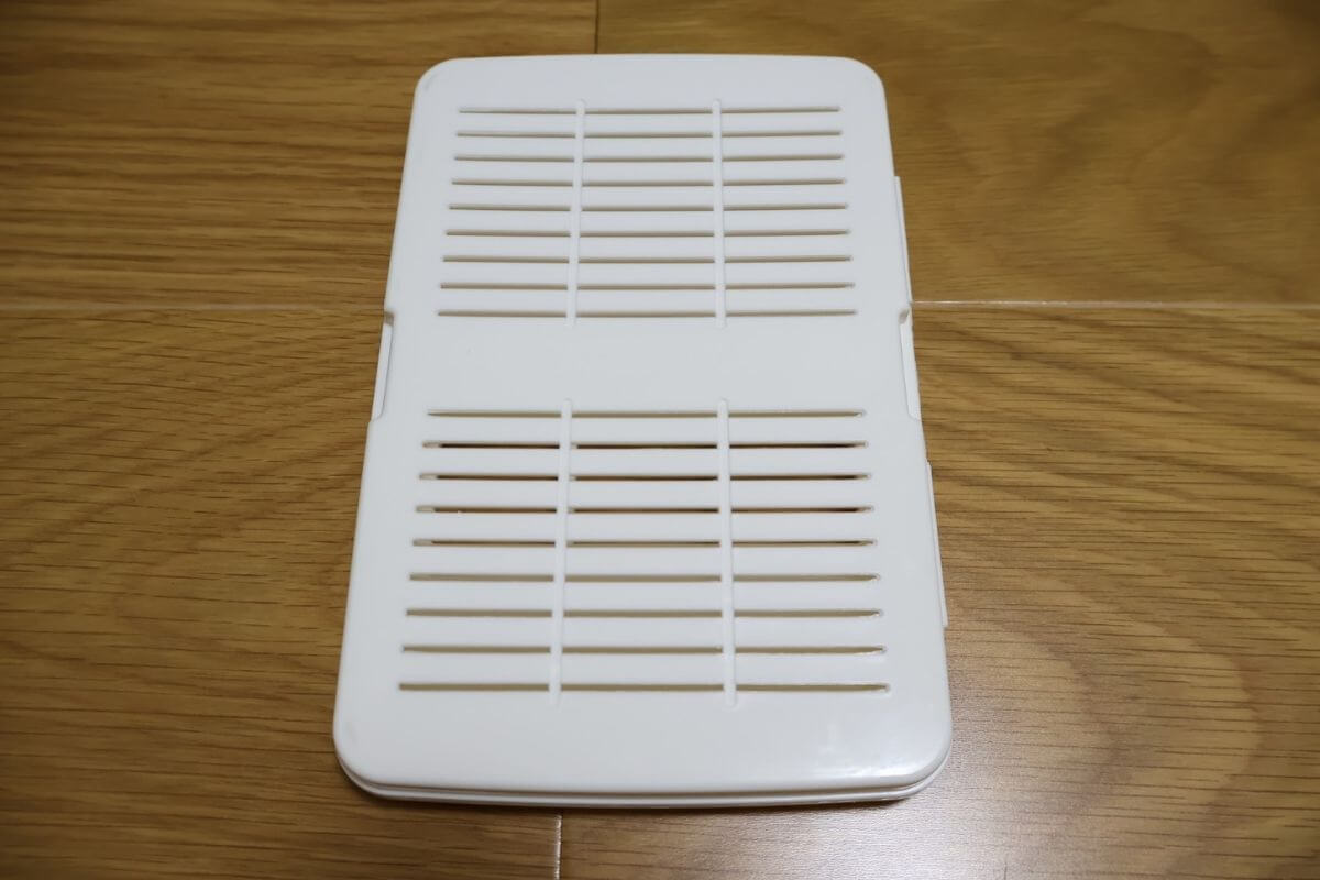 ハクバ ドライボックスNEO5.5Lの乾燥剤ホルダー