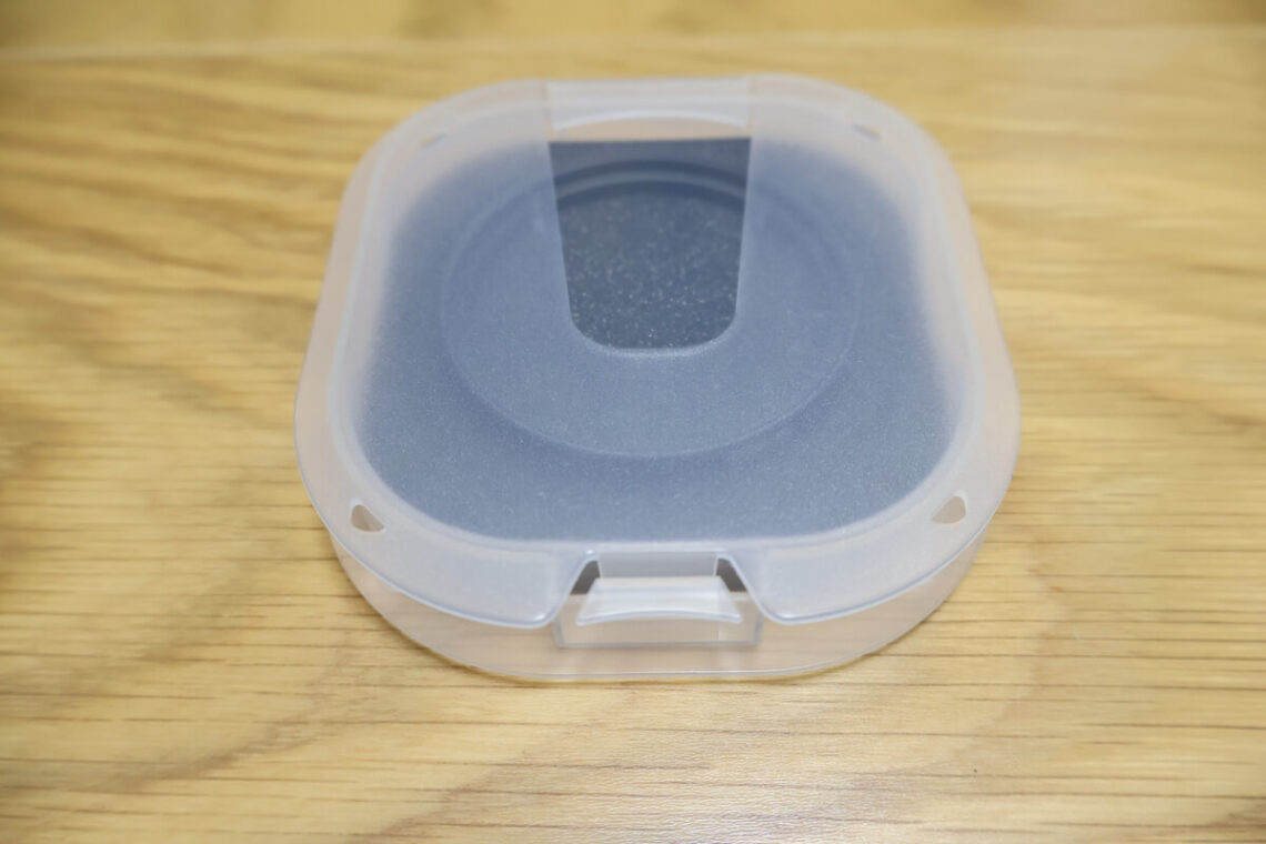 SMC-PROが入った付属の透明ケース