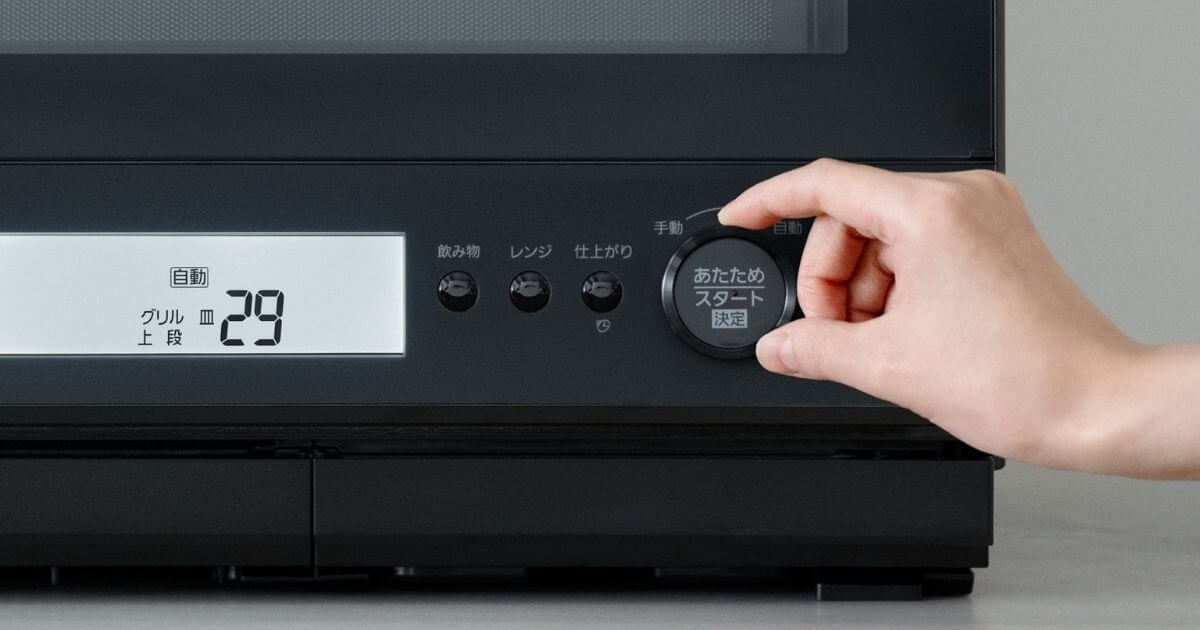 NE-BS8DとNE-BS8Cの液晶画面は大型ホワイトバックライト液晶で、メニュー等の選択は直感的に操作しやすいダイヤル式