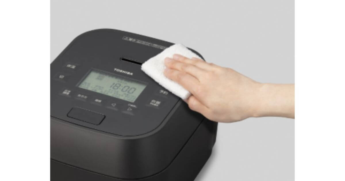 RC-10HGX（最新）とRC-10HGW（型落ち）の本体はフラット天面なので拭きやすい