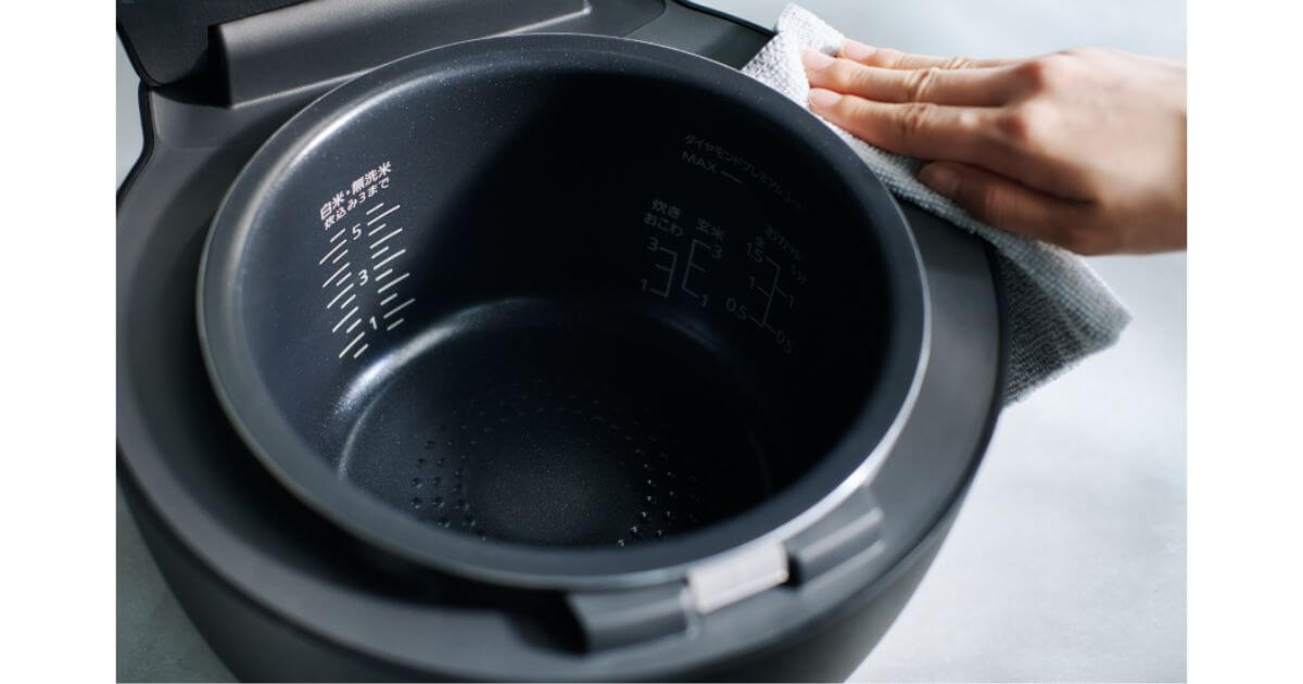 SR-X710D（最新）とSR-W10BB（型落ち）は汚れを拭き取りやすいフラットフレーム