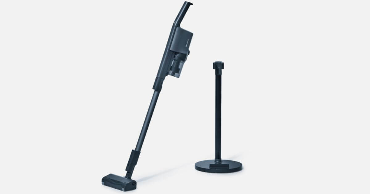 MC-SB54K（型落ち）のハンドルはスティック状。スタンドの台座は円形で、本体を充電する機能はない。