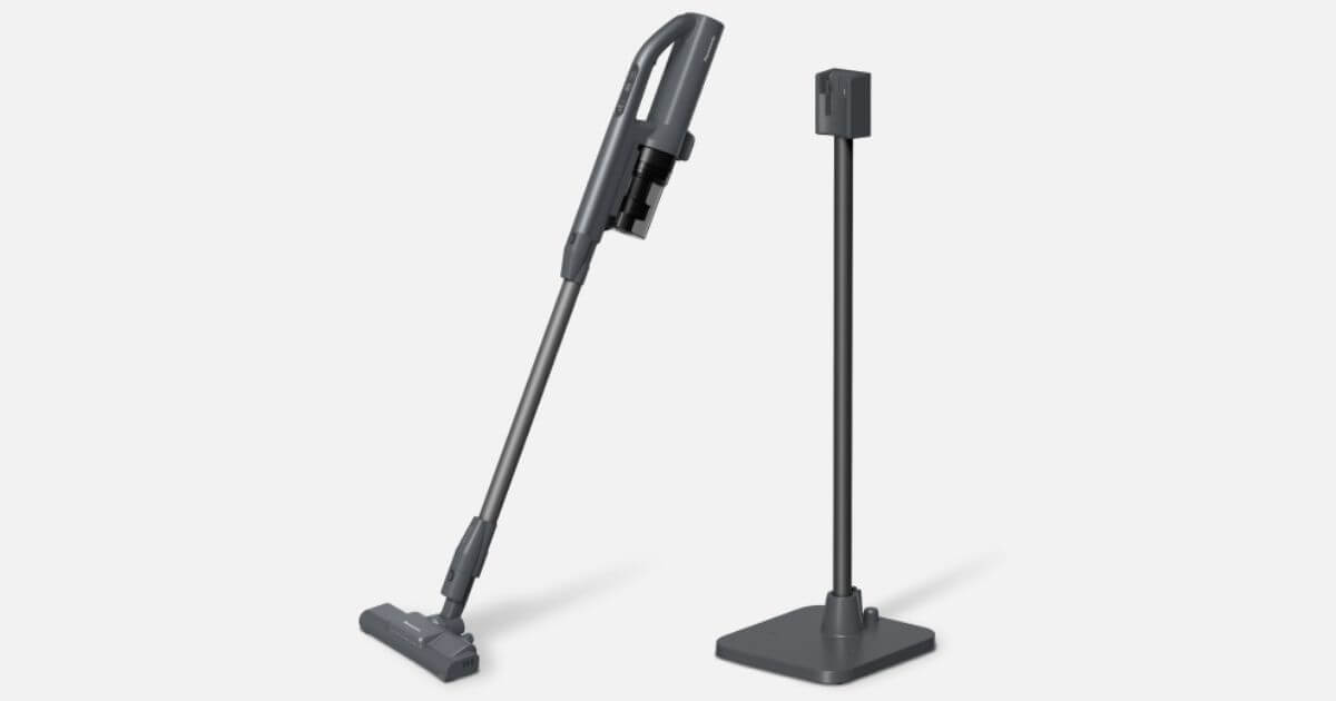 MC-SB55K（最新）のハンドルはリング状で、ノズルがスリム化。スタンドの台座は四角形で、本体を置くだけで充電可能に。